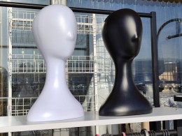 Манекен голови під шапку, шарф (вис.395мм. об'єм 520мм. білий, чорний)